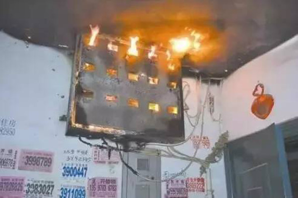 星空官方网站入口
消防炮塔：冬天过年气氛可以火热，但是别过火，引起火灾！